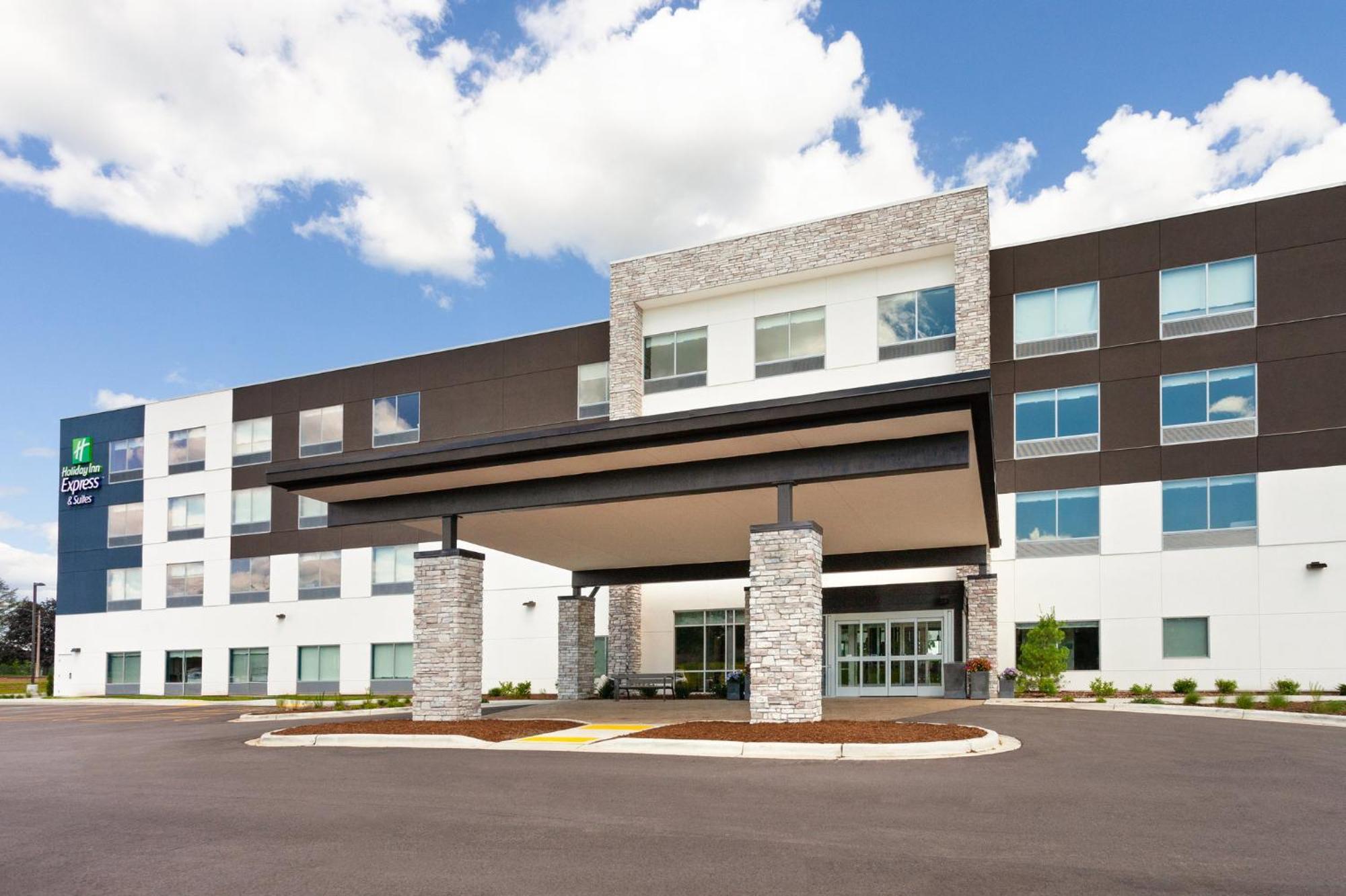 Holiday Inn Express & Suites Reedsburg - Dells Area By Ihg Ngoại thất bức ảnh