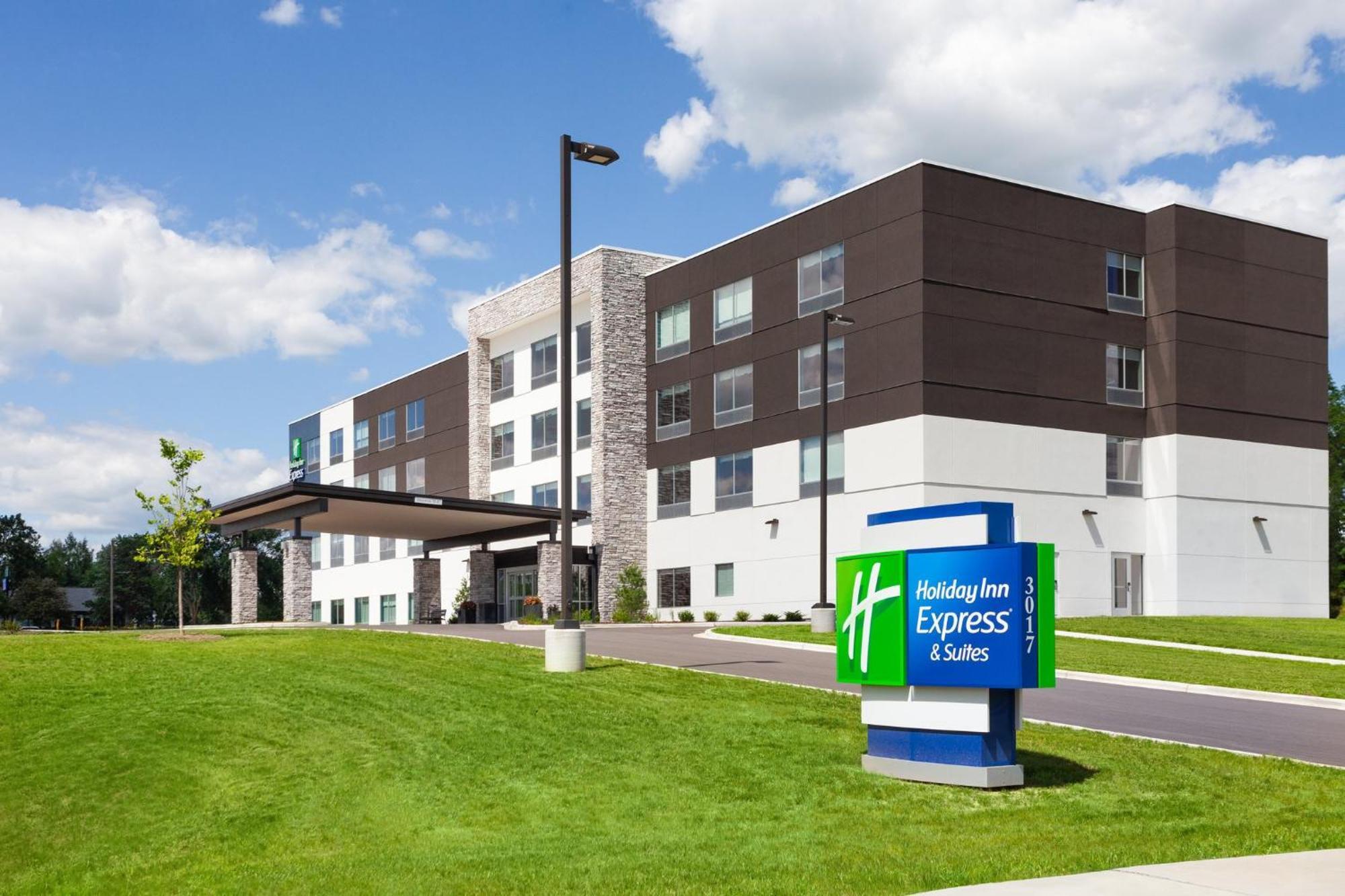 Holiday Inn Express & Suites Reedsburg - Dells Area By Ihg Ngoại thất bức ảnh